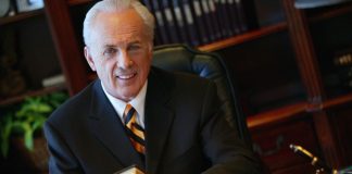 An LGBTQ publication has labeled John MacArthur as an “elderly Caucasian pastor spreading hate” due to his comments regarding Martin Luther King Jr.